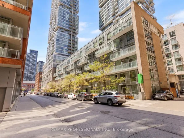 30 Nelson St #325, Toronto, ON M5V 0H5