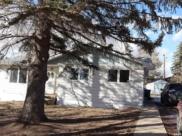 3004 4th St N, Rockglen, SK S0H 3R0