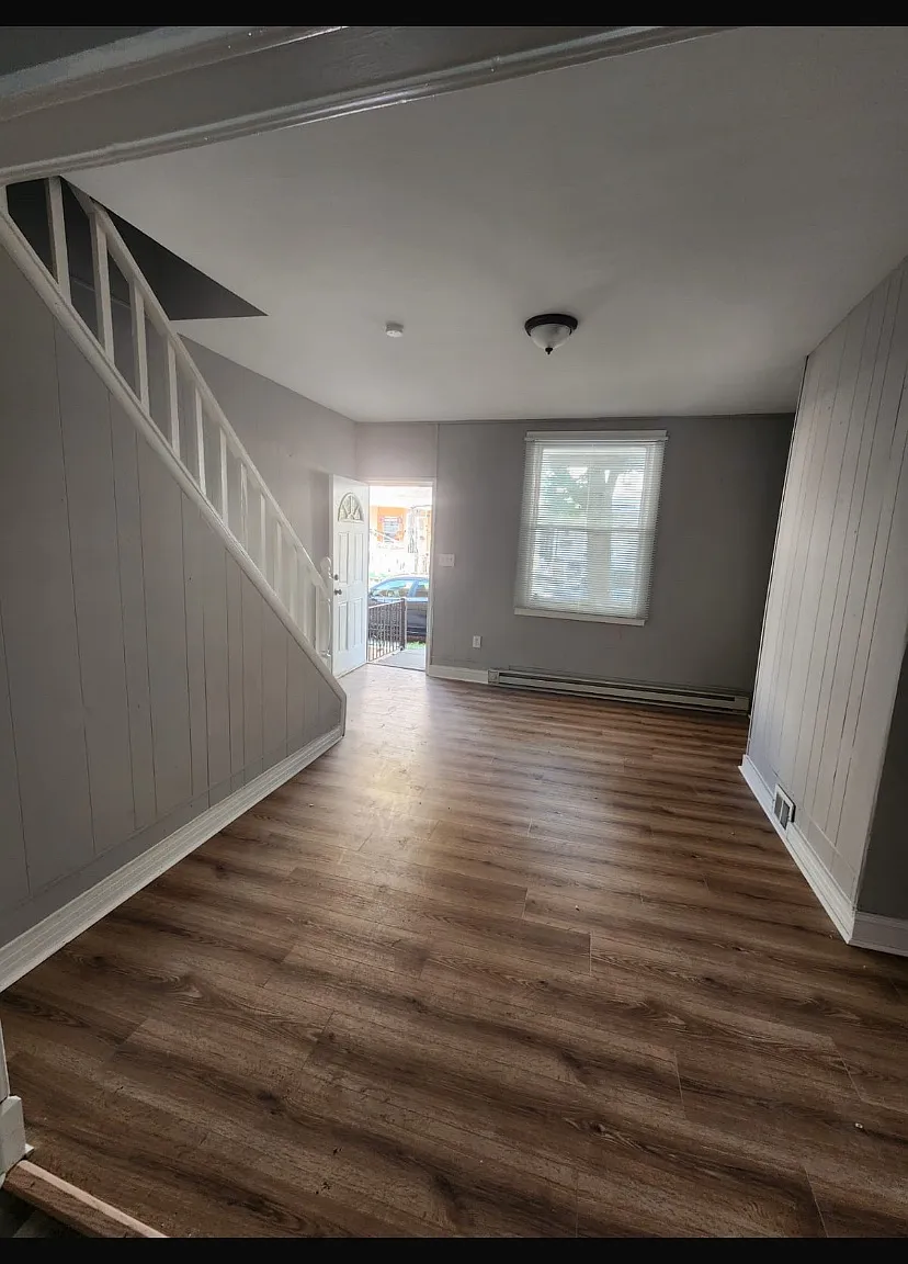 2 bed, 784 sqft, $1,200 — Photo 3