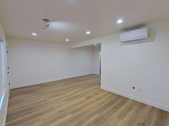 2nd image of 829 N Garfield St #3