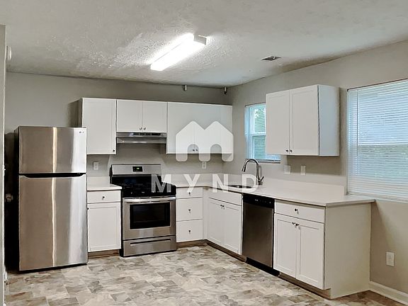 3rd image of 4596 Garden Hills Dr