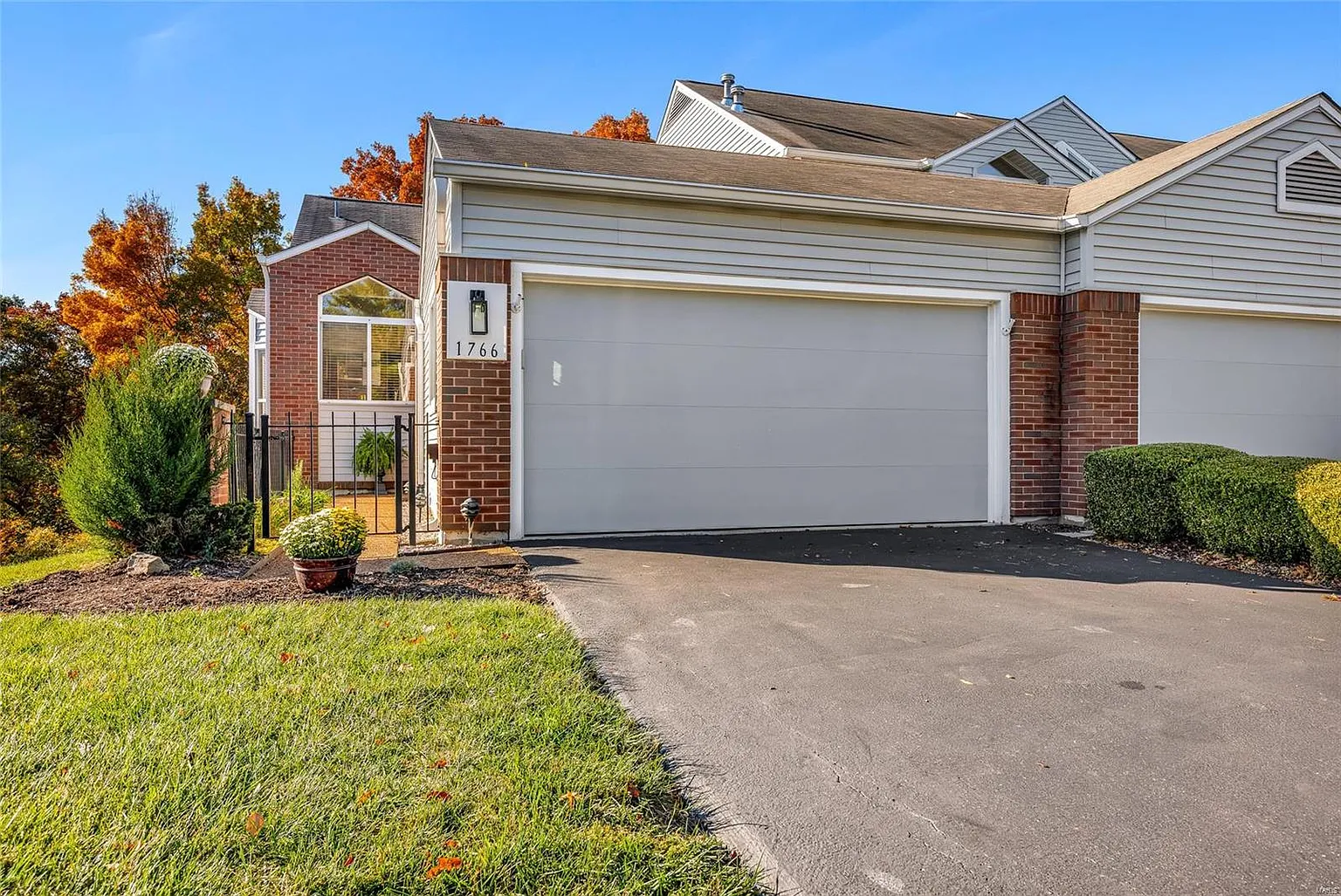 1766 Ridgeview Circle Dr photo 1