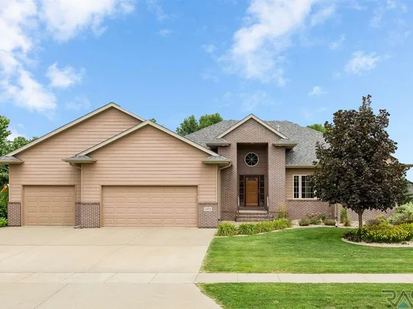 1504 E 71st St N, Sioux Falls, SD 57104