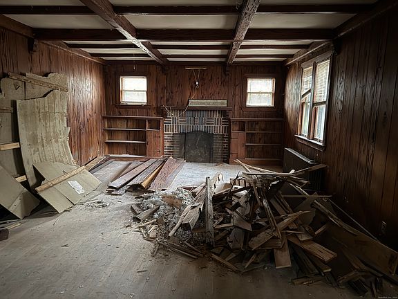 4th image of 708 Hilliard Street