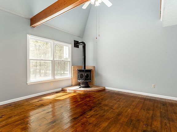 5th image of 99 Lowell Dr
