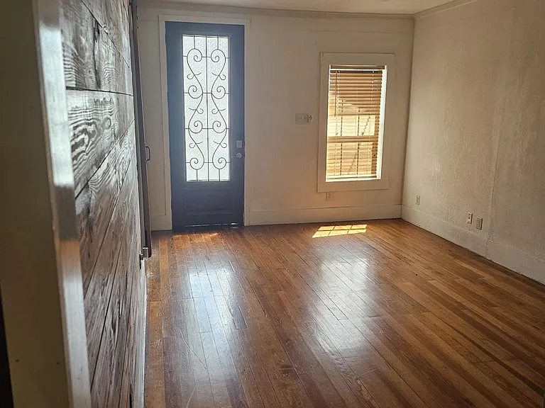 305 Keller St — Photo 4