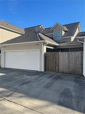 3 bed, 2.5 bath, 1627 sqft, $1,700 — Photo 1