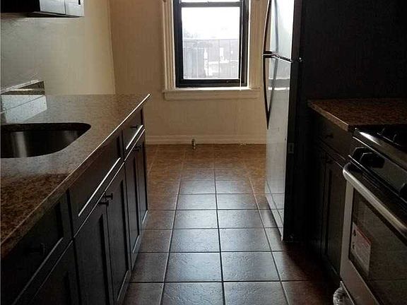 5th image of 345 Montgomery St APT 5D