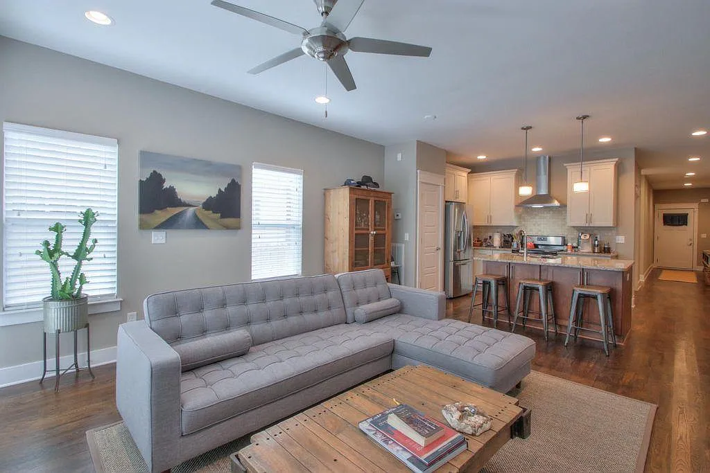 3 bed, 2.5 bath, 1804 sqft, $3,250 — Photo 1