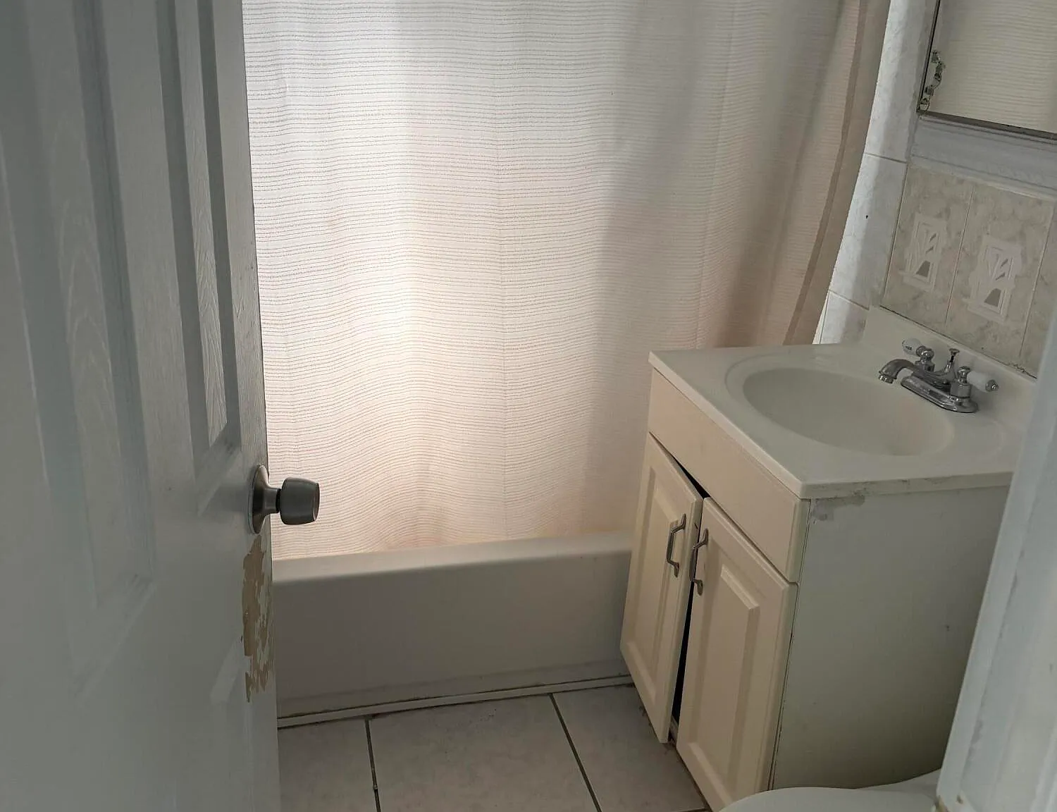 3 bed, 2.0 bath, 1008 sqft, $2,500 — Photo 3