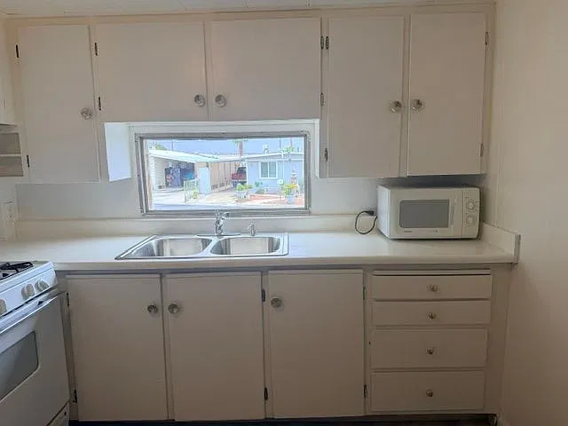 2 bed, 2.0 bath, 960 sqft, $1,400 — Photo 2