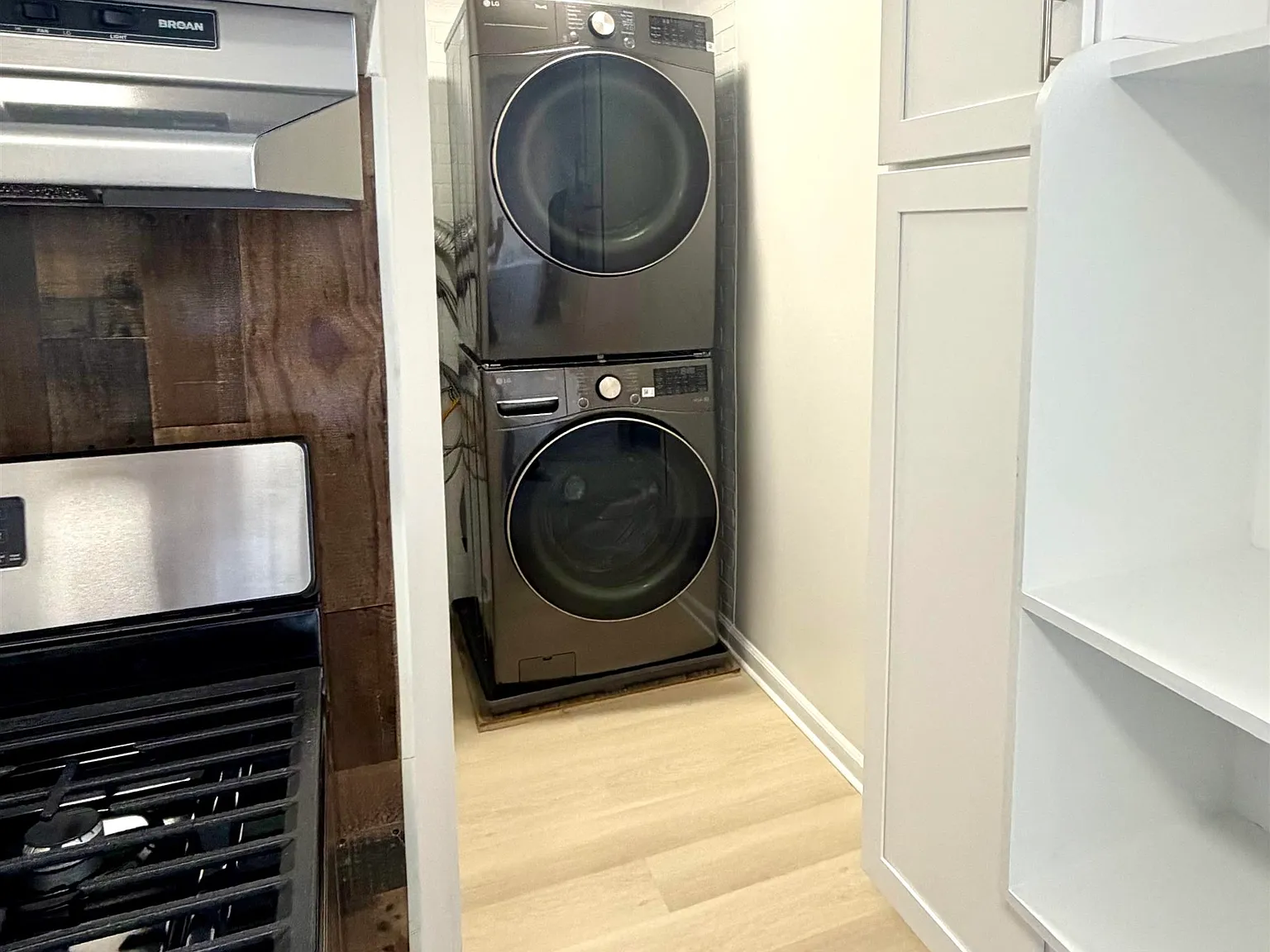 2 bed, 1.0 bath, 1200 sqft, $2,300 — Photo 4