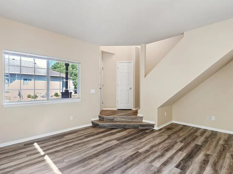 913 Samuel Point — Photo 3
