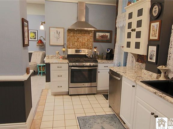 8th image of 55 Lambert Ave