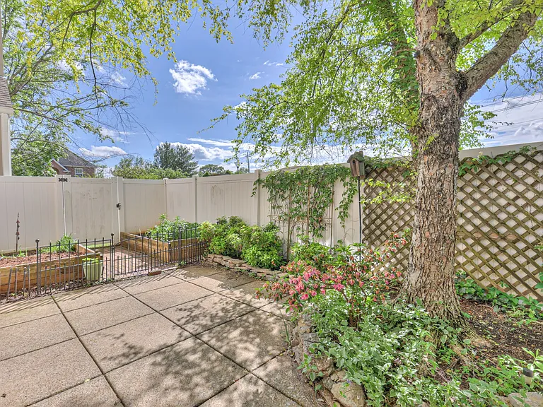 2111 Gold Valley Dr — Photo 30