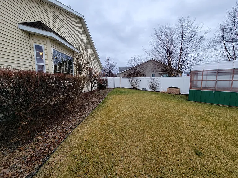 268 Empire Loop — Photo 2