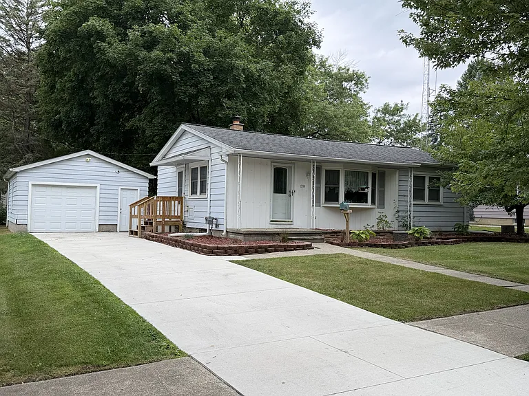 1339 Adams St — Photo 1