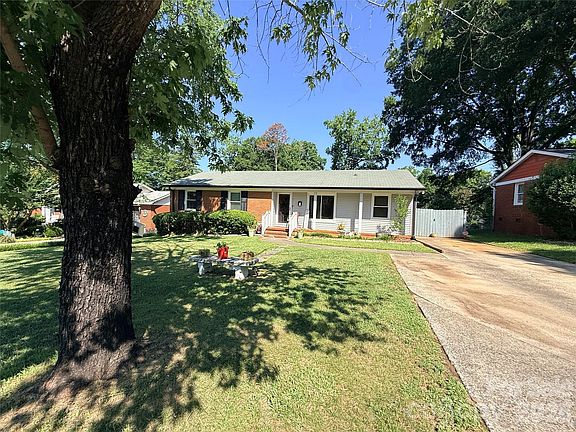 4th image of 3626 Seaman Dr