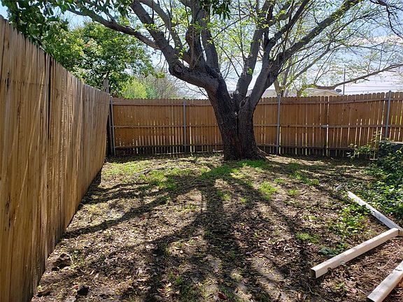 3rd image of 525 Wallace Dr