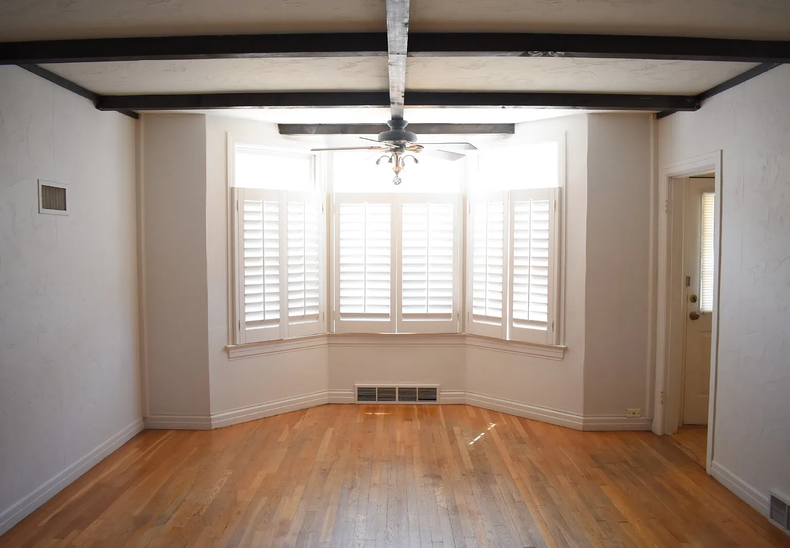 3 bed, 2.0 bath, 1200 sqft, $1,250 — Photo 3