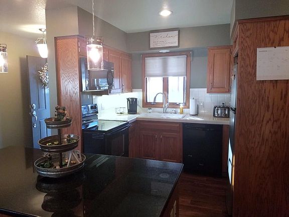 2nd image of 27 Shadybrook Dr