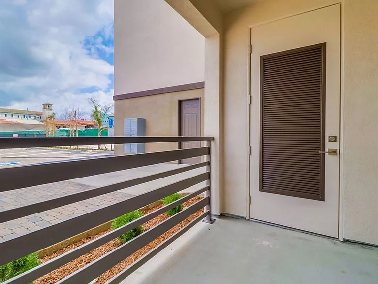 La Perla Apartments — Photo 11
