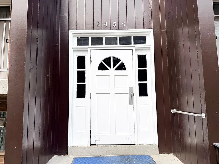2459 Montana Ave — Photo 2