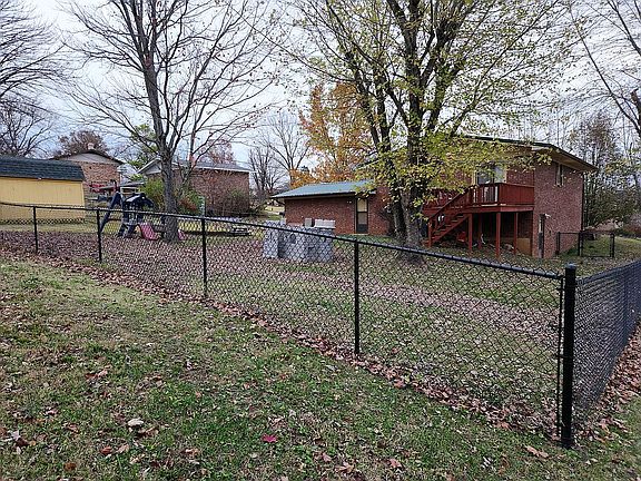 4th image of 310 Rosewood Dr