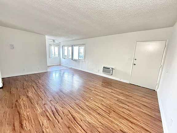 3rd image of 7535 Whitsett Ave APT 5