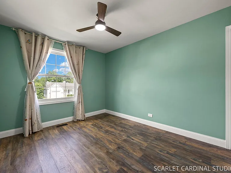 309 Newport Ln — Photo 20