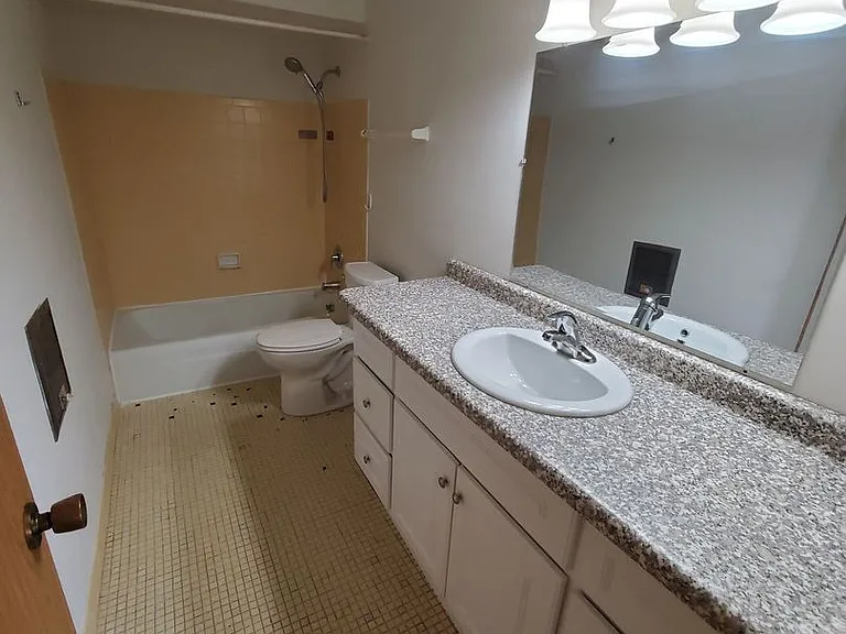 1920 Lathrop Ave. (16 Unit) — Photo 19