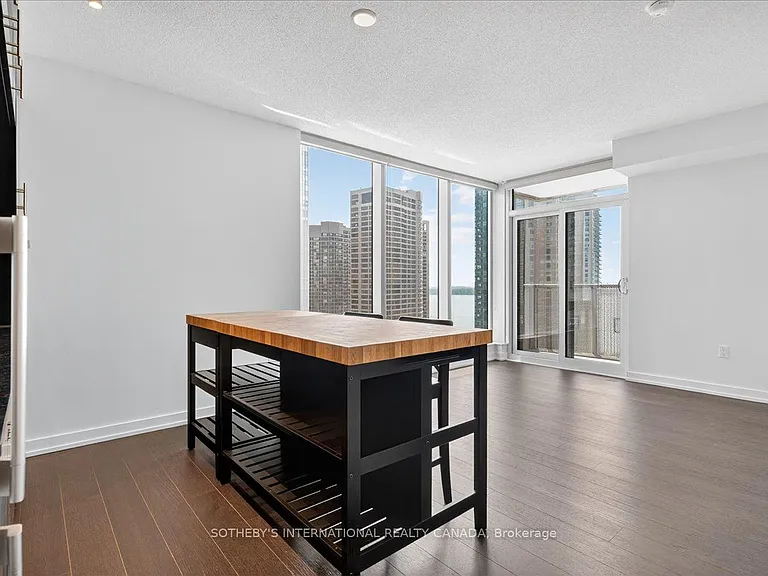 10 York St #2105 — Photo 3