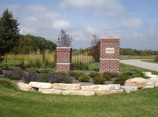 12900 N Highgate Ct, Mequon, WI 53097