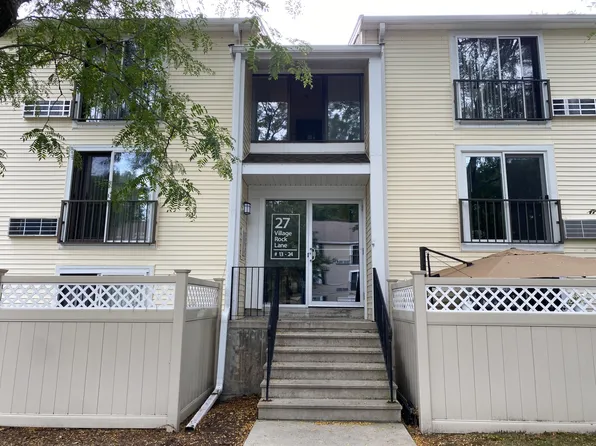 27 Village Rock Ln APT 19, Natick, MA 01760