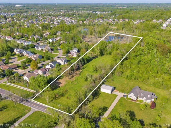 25100 Martindale Rd, South Lyon, MI 48178