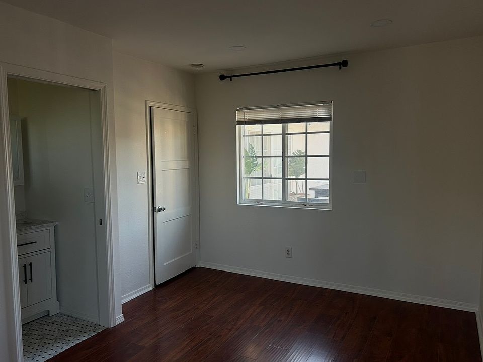 2nd image of 11817 Stagg St