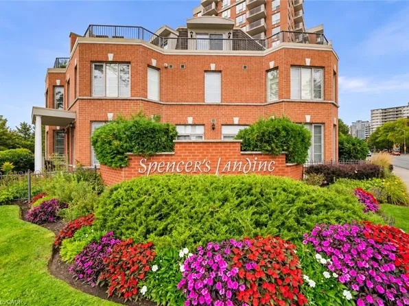442 Maple Ave #Townhouse 9, Burlington, ON L7S 2L7