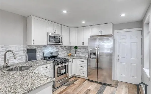 2021 W Oxford St — Photo 11