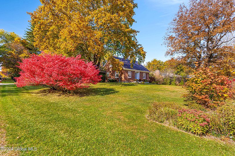 3rd image of 1137 Godfrey Lane