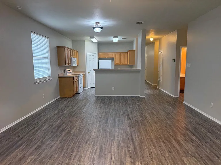 7905 Seven Oaks Ln — Photo 10