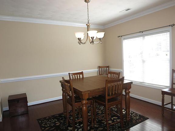 5th image of 1801 Millwood Dr