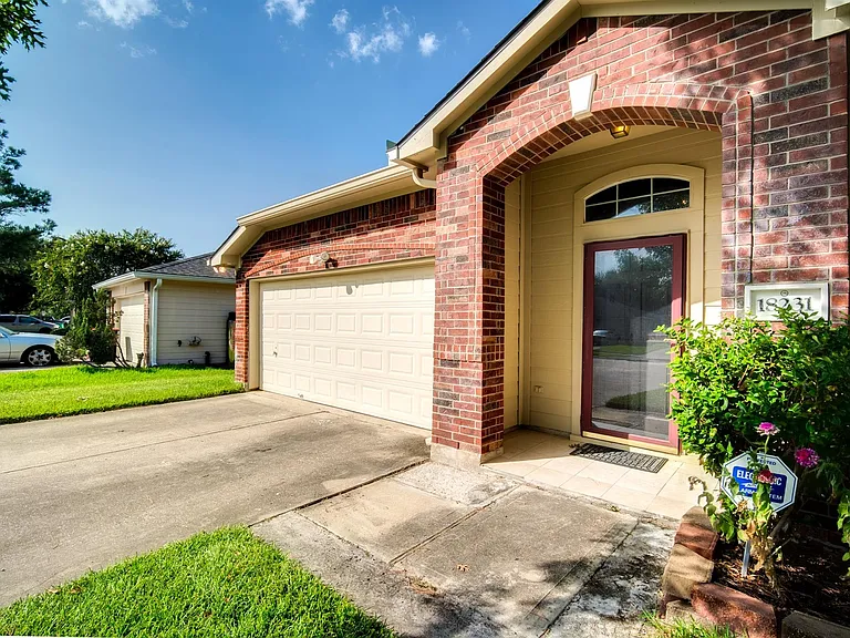 18231 Afton Hollow Ln — Photo 3