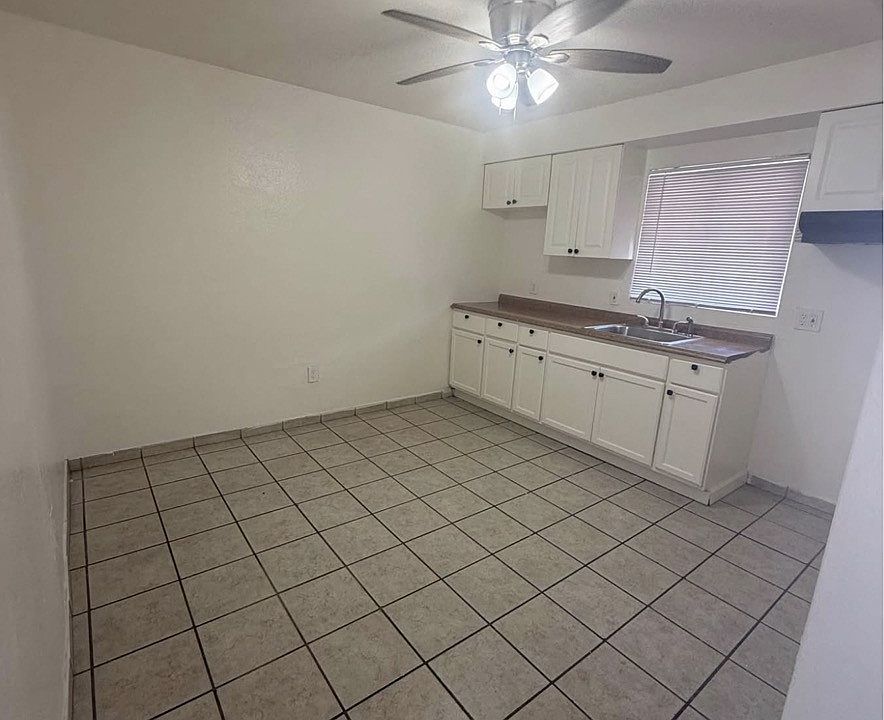 1st image of 1520 Palm Dr #3