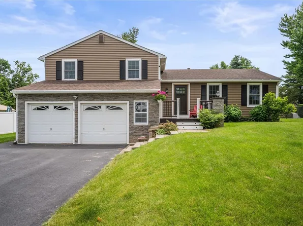 5817 Walnut Dr, Farmington, NY 14425