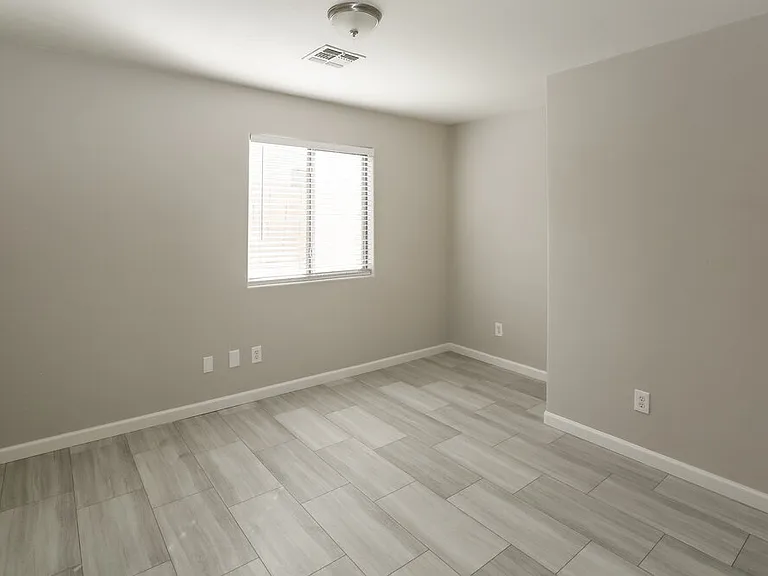 2709 N 107th Dr — Photo 13