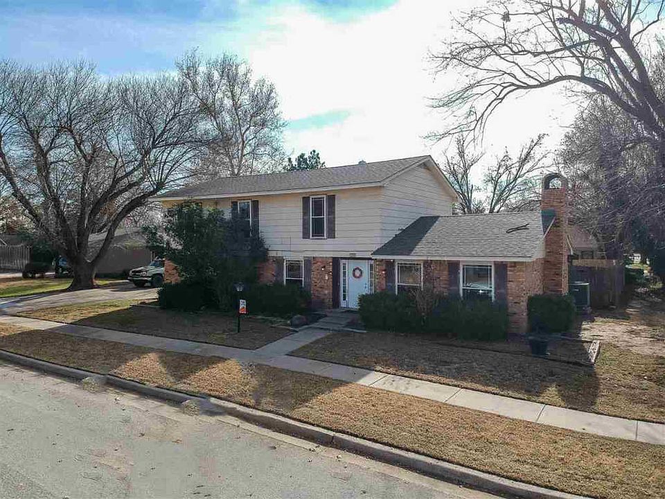 1st image of 1301 NE Quail Creek Cir