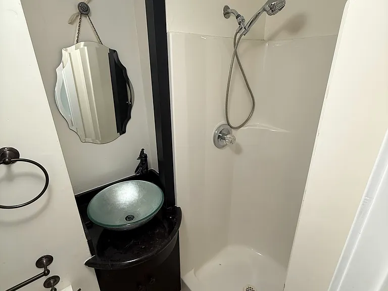 239 1/2 N Mayflower Ave — Photo 13