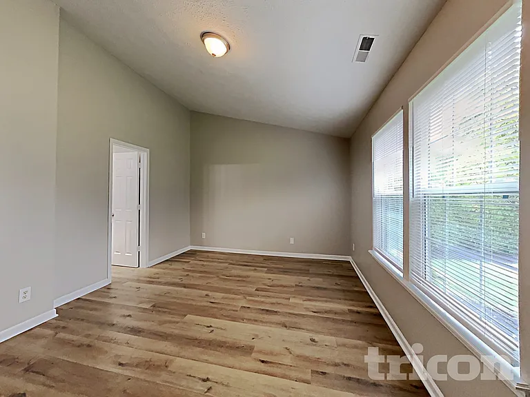 1270 Sherwood Dr — Photo 7