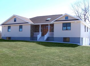 127 Mastro Rd, Calverton, NY 11933