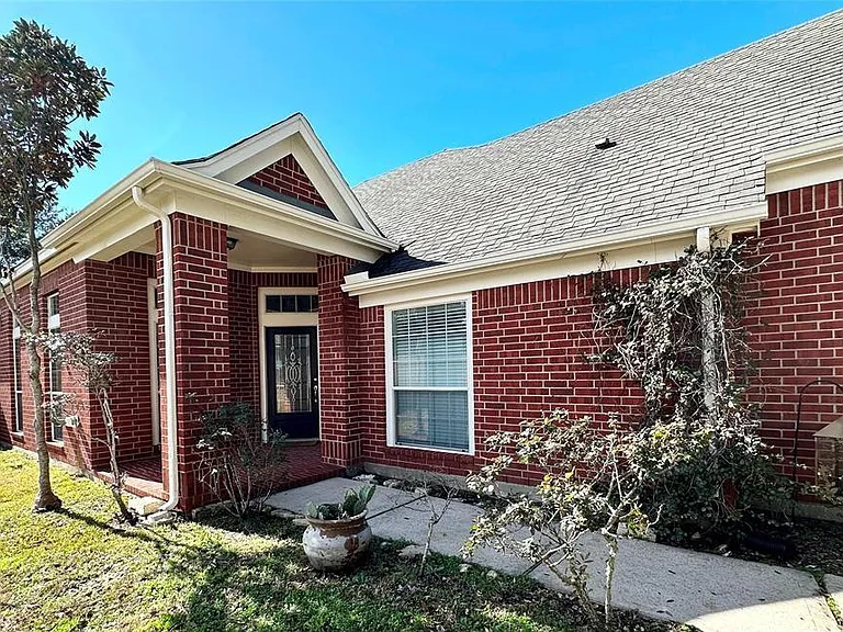 1707 Magnolia Lk — Photo 3